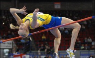 La Suédoise Carolina Klüft, invaincue depuis 2002 dans les épreuves combinées, a cette fois souffert dans le pentathlon pour se défaire de la Britannique Kelly Sotherton, son éternelle dauphine, à Madrid en 2005 et sur l'heptathlon de Göteborg l'été dernier.