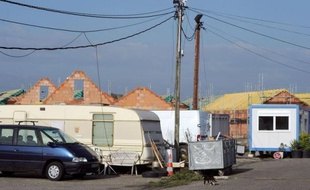 L'opération est inédite par sa complexité, sa durée et son coût: un bidonville tsigane, enclave insalubre nichée depuis plus de 40 ans dans un quartier sud de Strasbourg, le Polygone, va être progressivement détruit pour laisser place à 150 pavillons.