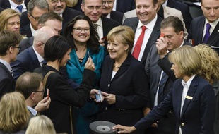 La chancelière allemande Angela Merkel au Bundestag lors du vote des députés pour le salaire minimum, le 3 juillet 2014 à Berlin