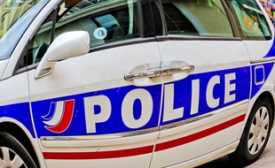 Une voiture de police.