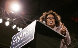 Oprah Winfrey, le 8 décembre 2007 en Iowa, lors d'une soirée de soutien au candidat démocrate à la Maison Blanche, Barack Obama.