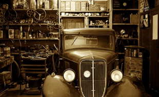 Voiture au garage
