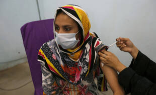 Selon le dernier bilan du moi sdu juin, au moins 2 milliard de doses de vaccin anti-Covid ont été injectées dans le monde depuis le début des campagnes vaccinales.