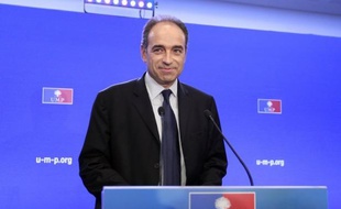 L'UMP va réunir samedi matin à Paris ses cadres pour un "séminaire de travail" en vue de la préparation des élections législatives des 10 et 17 juin, a-t-on appris mardi auprès de l'UMP.