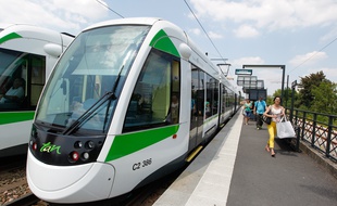 NANTES, le 10/07/2013 L arret de tram SOUILLARDERIE
