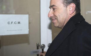 Le Conseil français du culte musulman (CFCM) maintient finalement sa plainte contre Jean-François Copé dans l'affaire du "pain au chocolat", en raison de son "double langage", a annoncé mercredi Abdallah Zekri, président de l'Observatoire national contre l'islamophobie, instance du CFCM.