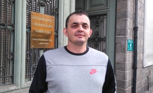A Douai, le 15 septembre 2016 - Ludovic Milice, devant la cour d'appel de Douai. Il avait ete licencie apres avoir ete aux toilettes pendant le discours de son patron.