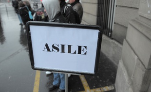 Illustration. Sans papiers demandeurs d'asile devant la préfecture. Le 16 02 2009 (Archives).