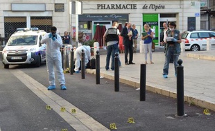 Les trois personnes blessées par balles dimanche matin en plein centre-ville de Marseille n'étaient "pas parties prenantes" à des altercations entre bandes qui avaient précédé cette fusillade.