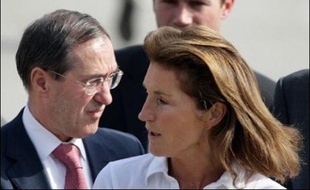 M. Sarkozy a présenté sa visite de moins de 24 heures comme "un déplacement politique pour aider la Libye à réintégrer le concert des nations". Il s'est personnellement impliqué, avec son épouse Cécilia, dans le dénouement de cette affaire qui a empoisonné pendant huit ans les relations entre l'Union européenne et Tripoli.