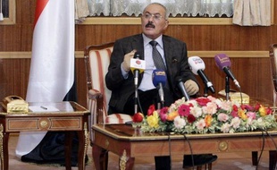 Le président Ali Abdallah Saleh s'est rendu lundi aux Etats-Unis afin d'y être soigné, au lendemain d'un discours d'adieu annonçant son départ du pouvoir au Yémen où des mutineries secouent l'armée.
