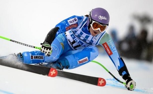 La Slovène Tina Maze, leader de la Coupe du monde de ski alpin féminin, a dominé la première manche du géant de St-Moritz dimanche, relégant à plus d'une demi-seconde deux autres favorites, la Française Tessa Worley et l'Allemande Viktoria Rebensburg.