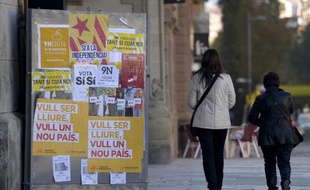 Des posters pro-indépendance à Vic, près de Barcelone en Catalogne, le 6 novembre 2014