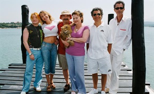 Michel Blanc, Marie-Anne Chazel, Gérard Jugnot, Josiane Balasko, Christian Clavier et Thierry Lhermitte dans Les Bronzés 3.