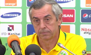 Alain Giresse garde son calme face aux journalistes camerounais