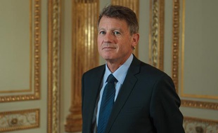 Vincent Peillon, ministre de l'éducation nationale, dans son bureau à Paris le 31 août 2012.