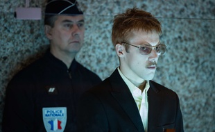 Thomas MUSTIN (au premier plan), incarne Patrick Dils dans le téléfilm «je voulais juste rentrer chez moi».