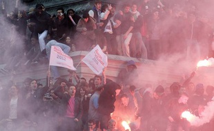 Place de la Bastille, la gauche fête la victoire de François Hollande.