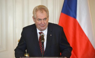Le président tchèque Milos Zeman, lors d'une conférence de presse à Prague le 18 février 2016