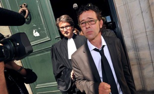 Près de 250 médecins ont écrit une lettre ouverte à l'ordre des médecins et au président François Hollande dans laquelle ils réclament la suspension de la radiation visant un urgentiste de Bayonne, Nicolas Bonnemaison, poursuivi pénalement pour sept cas d'euthanasie sur des patients en fin de vie.