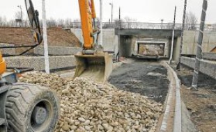 14 000 tonnes d'enrobé doivent être posées d'ici à jeudi.