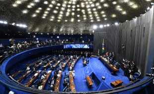 Le Sénat brésilien débat de l'ouverture du procès en destitution de la présidente Dilma Rousseff, à Brasilia le 11 mai 2016