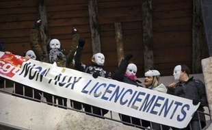 Le tribunal de commerce de Lyon a choisi mercredi Alain Prost et ses associés comme repreneurs pour le fabricant de lingerie Lejaby, ce qui entraîne la conservation de 195 des 450 salariés et la fermeture de l'usine d'Yssingeaux (Haute-Loire), la dernière de la marque en France.