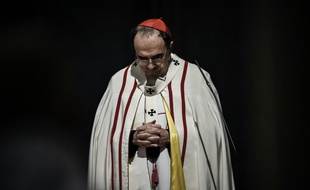 LObs a publié mercredi 20 novembre une longue enquête embarrassante sur le cardinal Barbarin à une semaine de son procès en appel.