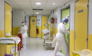Dans l'unité de soins Covid-19 de la clinique Saint-Jean, à Cagnes-sur-Mer