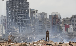 Un soldat sur les lieux de la double explosion à Beyrouth, le 6 août 2020. (illustration)