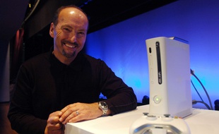 Peter Moore, alors vice-président de Microsoft, présentait la Xbox 360 à New York, le 14 octobre 2005.