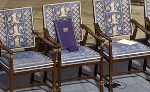 La chaise vide du dissident chinois, Liu Xiaobo, avec sa médaille et son diplôme de lauréat du Prix Nobel de la Paix, à Oslo, le 10 décembre 2010.