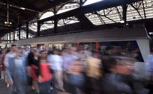 Une grève chez Air France risque de perturber le retour des vacances de la Toussaint qui se terminent le 5 novembre, tandis que le jour de la rentrée - le 6 novembre - les conducteurs SNCF sont appelés à la grève.