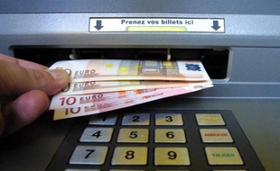 Pour accompagner les jeunes sans argent ni relation, l'ADIE propose formations et aides au microcrédit, comme solution pour l'emploi
