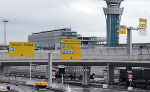 Grâce à un investissement de 400 millions d'euros, l'aéroport d'Orly, vétuste et au bord de la saturation, va bénéficier d'une profonde cure de jouvence d'ici 2018 avec, à la clé, la jonction de ses deux terminaux.