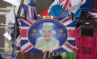 Les sujets britanniques --à l'exception d'un noyau d'irréductibles républicains-- s'apprêtent à fêter massivement lors du week-end prolongé des 2 au 5 juin le jubilé de diamant de la reine Elizabeth II, au faîte de sa popularité à 86 ans.