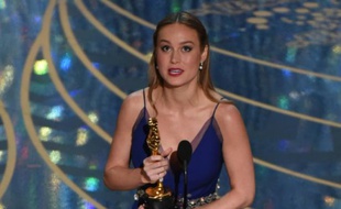 L'actrice Brie Larson accepte son Oscar de meilleure actrice à Hollywood le 28 février 2016