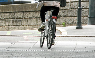 Certains aménagements permettent aux cyclistes de rouler en sécurité.