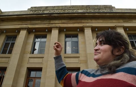Étudiante en archéologie, elle trouve un artefact dès sa première fouille