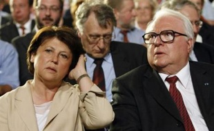 Une nièce de l'ancien maire PS de Lille Pierre Mauroy, Brigitte Mauroy, devrait figurer en deuxième position sur la liste conduite par le député UMP Sébastien Huyghe, lors des municipales lilloises face à Martine Aubry (PS), a annoncé mercredi la Voix du Nord sur son site internet.