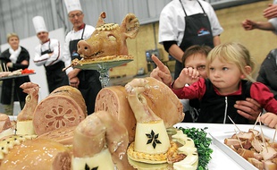 Le buffet, long de 450 m, a réuni 6 000 invités au Parc des expositions.