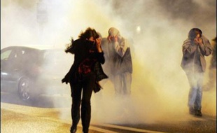 Trois cent soixante cinq voitures ont été brûlées en France métropolitaine dont 49 par propagation dans la nuit de lundi à mardi, deuxième nuit consécutive de violences depuis le second tour de l'élection présidentielle, selon un bilan officiel de la police obtenu mardi.