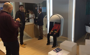 Le fauteuil développé par Codesna mesure le stress avec une tablette et un électrocardiogramme.