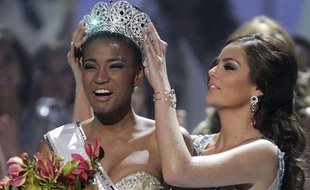 La nouvelle Miss Univers, Leila Lopes d'Angola, a fait échec aux miss Latino-Américaines, données favorites du concours.