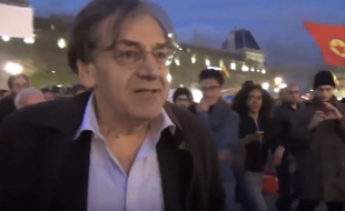 Alain Finkielkraut sur la place de la République, le 16 avril 2016.