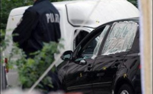 Six Italiens âgés de 16 à 39 ans appartenant probablement à la mafia calabraise, ont été retrouvés avec une balle dans la tête dans la nuit de mardi à mercredi à Duisbourg (ouest de l'Allemagne), un des faits divers les plus sanglants de ces dernières années en Allemagne.
