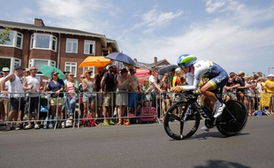 Les coureurs du Tour vont devoir faire face au vent.