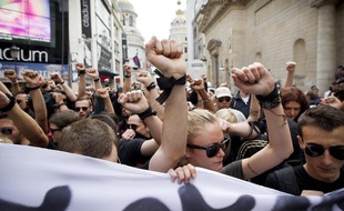 Rassemblement en hommage à Clément Méric le 6 juin 2013 rue Caumartin où il trouvé la mort la veille.
