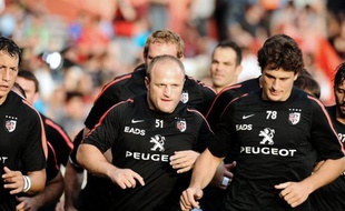 Le Stade Toulousain, en pénurie de talonneurs en raison des blessures de Christopher-Eric Tolofua (épaule) et du Sud-Africain Gary Botha (cheville), a demandé à la Ligue la requalification comme joueur de son entraîneur William Servat, a indiqué jeudi son président.