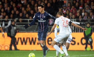 Le Paris Saint-Germain s'est quasiment assuré le titre de champion d'automne grâce à sa quatrième victoire de suite en Ligue 1, acquise le jour de l'arrivée de l'hiver sur le terrain de Brest (3-0) rapidement réduit à 10, vendredi en match avancé de la 19e journée.